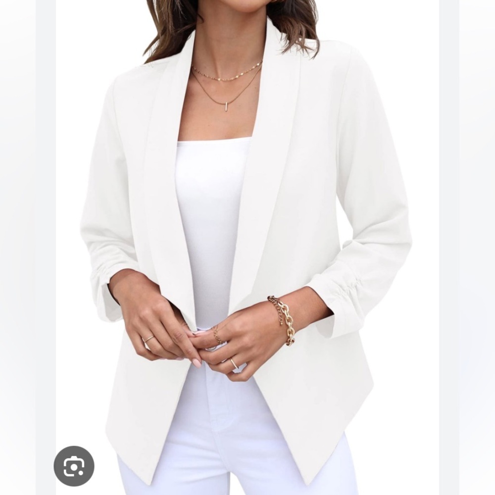 VINTAGE WHITE SINGLE BUTTON FRONT BLAZER WITH CUFFED SLEEVES VERY SOFT AND COMFY